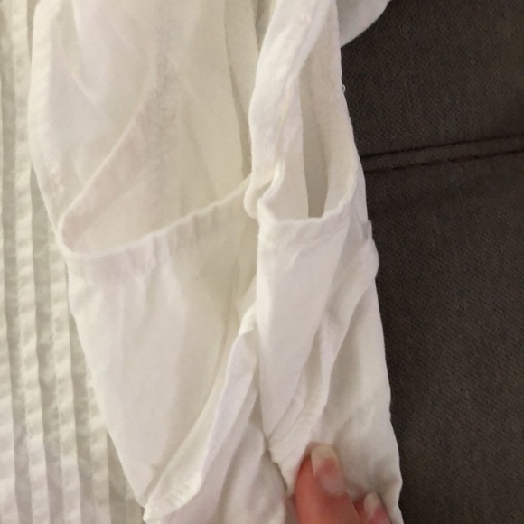 EXCELLENT CONDITION OLD NAVY WHITE RUFFLE TOP - Picture 6 of 6